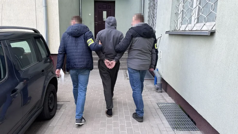 Policjant po służbie zatrzymał sprawców kradzieży paliwa. Rozpoznał auto na stacji w powiecie bialskim